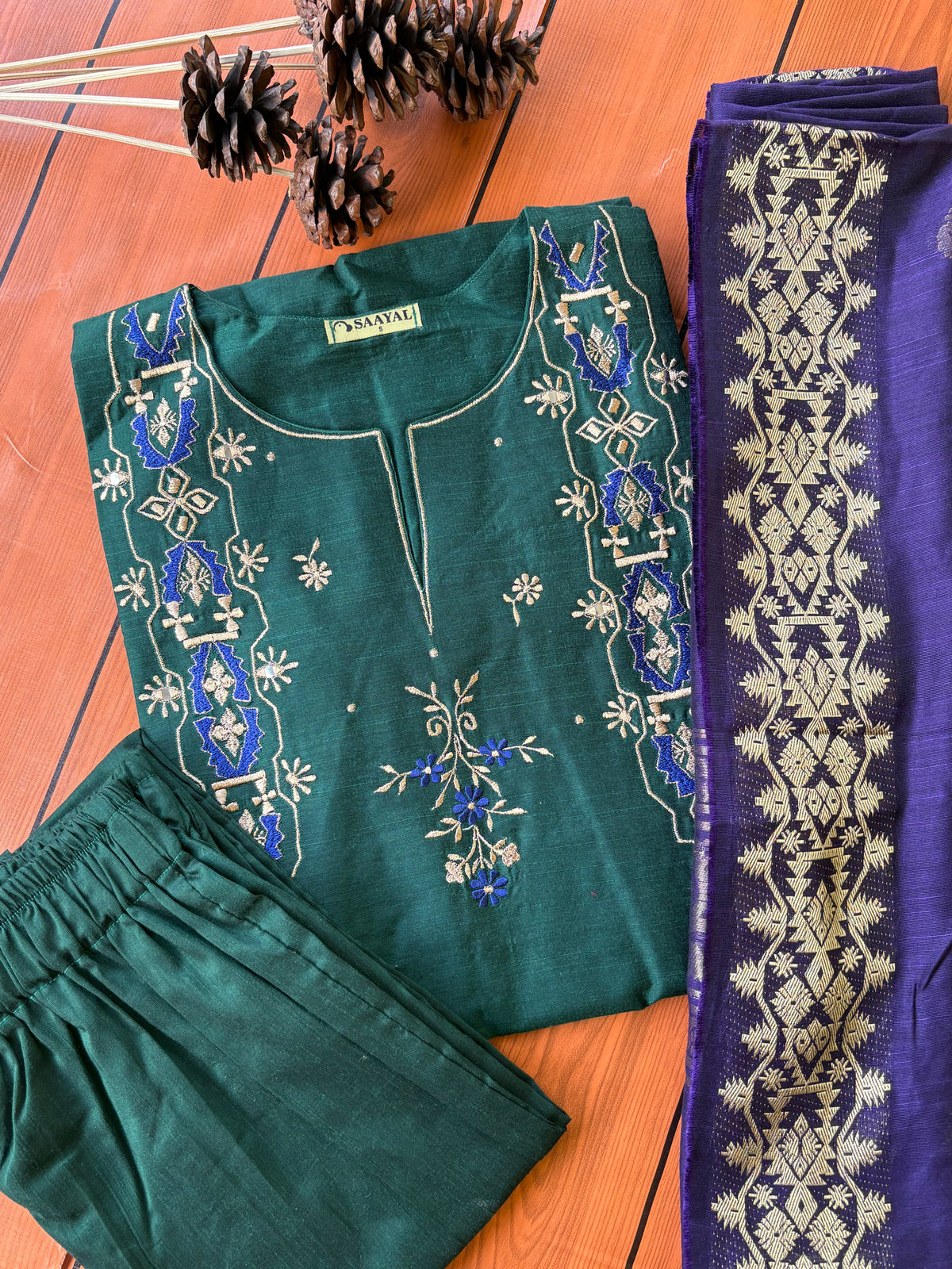 Mayil Vaani - Raw Silk Suit set With Jamdhani Dupatta(Embroidery Neck Detailing)