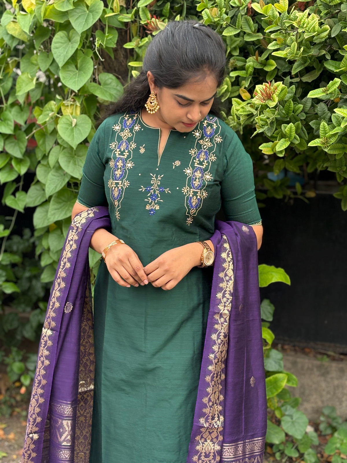 Mayil Vaani - Raw Silk Suit set With Jamdhani Dupatta(Embroidery Neck Detailing)