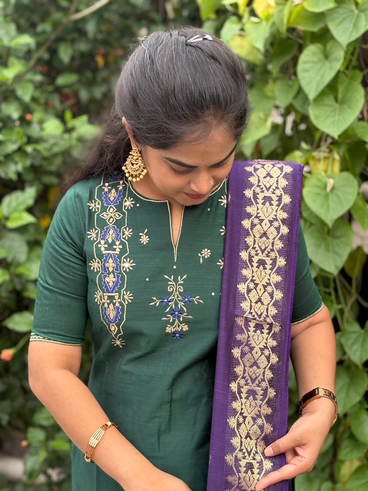 Mayil Vaani - Raw Silk Suit set With Jamdhani Dupatta(Embroidery Neck Detailing)