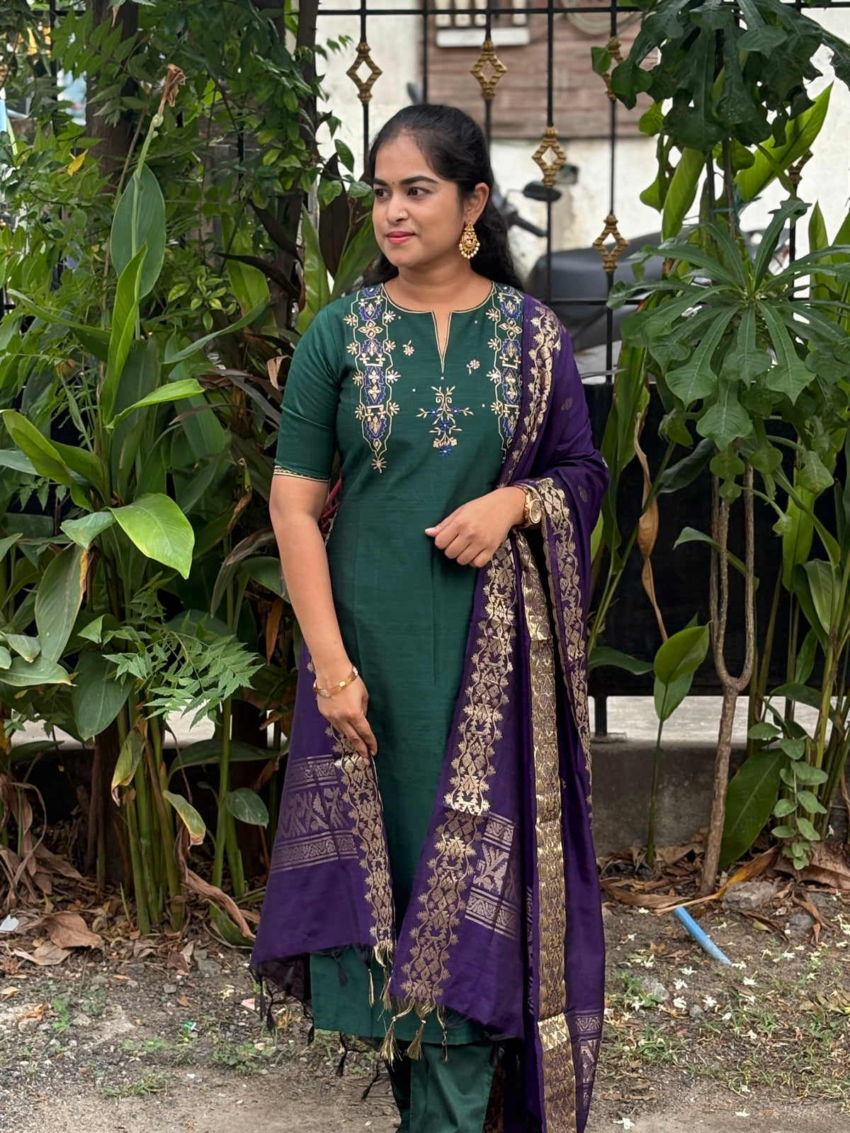 Mayil Vaani - Raw Silk Suit set With Jamdhani Dupatta(Embroidery Neck Detailing)
