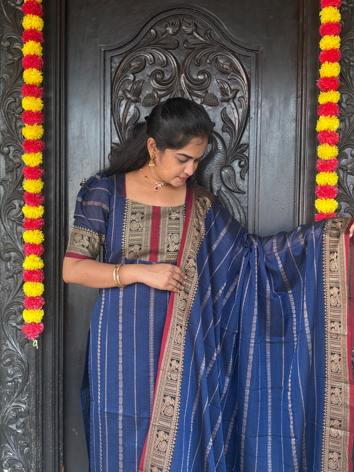 Veldhari Handloom Narayanpet Top And Dupatta Set